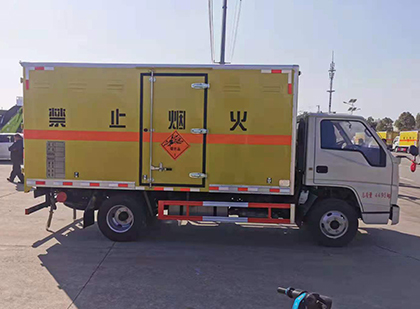 周矶管理区爆破器材运输车技术升级与安全合规新趋势